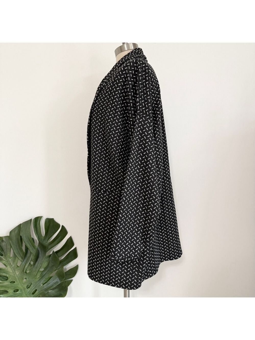 BCBGeneration Black & White Patterned Open Front Cardigan Women's Large BCBG - Picture 3 of 12